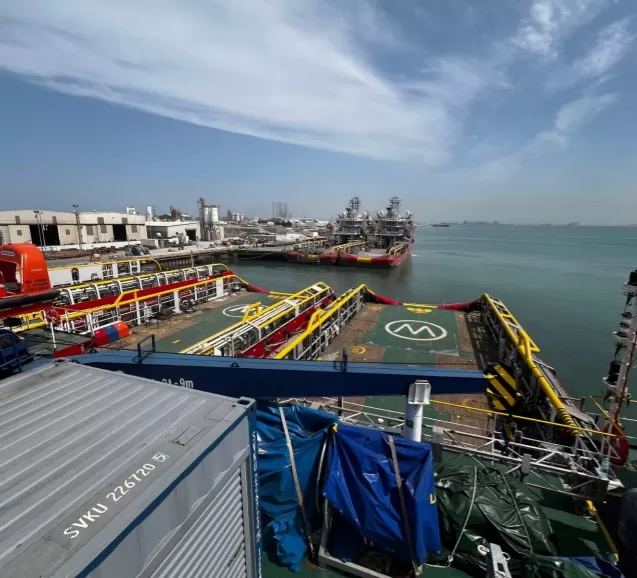 رافعة السطح LMI من WTAU تصل إلى الشرق الأوسط، وتوفر حاجز أمان قوي لأكبر مالك للسفن في المملكة العربية السعودية.