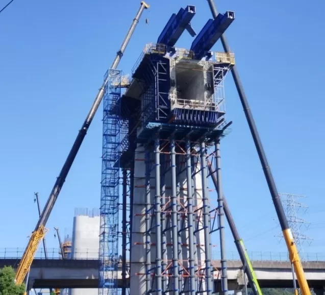 نظام مراقبة معلومات آلات بناء الجسور التابع لجامعة غرب تونغسو يمكّن من بناء خط السكة الحديد فائق السرعة تونغسو-جياشينغ-نينغبو.